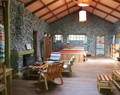 Hotel Equator Snow Lodge (Kasese, Uganda)