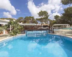 Khách sạn Ses Eufabietes Apartments & Restaurant (Playa Migjorn, Tây Ban Nha)