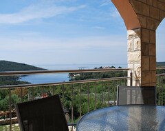 Toàn bộ căn nhà/căn hộ Apartments A2 With A View Of Sesula Bay, A Few Minutes From The Beach. (Vinica, Croatia)