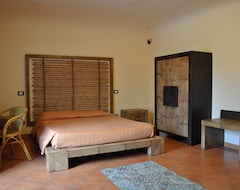 Hotel Kalamarina Rooms (Palermo, Italy)