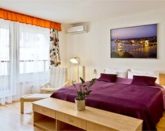 Hotel Corvin Lux (Budapest, Hungary)
