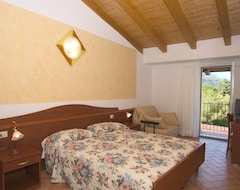 Hotel Mobile Home i en ferieby (Toscolano Maderno, Italien)