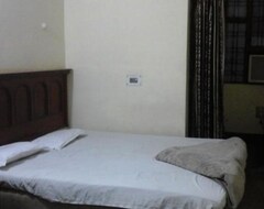 Hotel New Sharma (Lucknow, India)