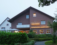 Khách sạn Huenerbeins Posthotel (Bissendorf, Đức)