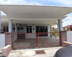 Koko talo/asunto Homestay Lestary (Taiping, Malesia)