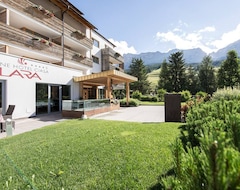 Alpine Hotel Ciasa Lara (La Villa, İtalya)