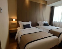 SHANGHAI-DECO Hotel-Free shuttle bus from Pudong Airport and Disneylan (Shanghai, China)