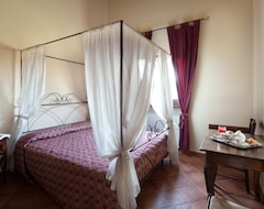 Hotel Tenuta di Forte Sorgnano (Gualdo Cattaneo, Italy)
