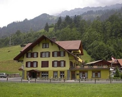 Khách sạn Hotel Alpenruh (Lauterbrunnen, Thụy Sỹ)