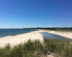 Toàn bộ căn nhà/căn hộ Connecticut Shore Getaway With Cove Views (Waterford, Hoa Kỳ)