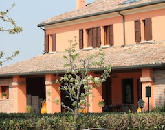 Hotelli Agriturismo Maloura (Savignano sul Rubicone, Italia)