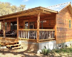Toàn bộ căn nhà/căn hộ Kats Kabin @ Four Sisters Ranch, Hot Tub, 23 Mi. From Garner, Hike The Ranch! (Utopia, Hoa Kỳ)
