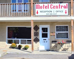 Motel Central (Maniwaki, Canada)