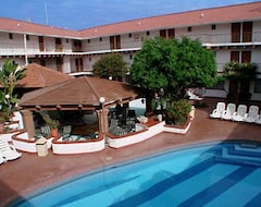 Khách sạn Hotel Desert Inn Ensenada (Ensenada, Mexico)