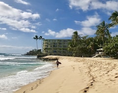 Hotel Beachfront, Surfing, Completely Renovated (Makaha, USA)