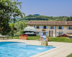 Koko talo/asunto Vigna Dell'Acqua (Santo Stefano Belbo, Italia)