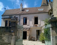 Cijela kuća/apartman House In The Heart Of A Village On The Wine Route (Monthelie, Francuska)