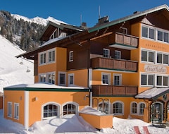 Hotel & Appartement Auerhahn (Obertauern, Austria)