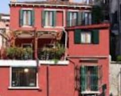 Khách sạn Hotel Dalla Mora (Venice, Ý)