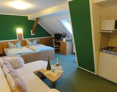 Khách sạn Hotel-Pension Keller (Löbnitz, Đức)