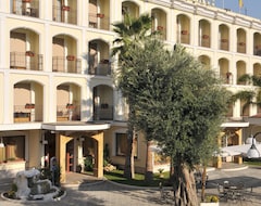 Hotel La Perla (Castel Volturno, Italy)