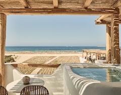 Hotel Naxian on the Beach (Plaka, Greece)