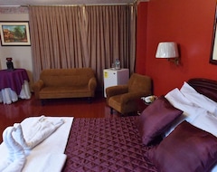 Khách sạn Hotel Makroz (Latacunga, Ecuador)