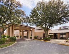Khách sạn Baymont Inn & Suites Prince George at Fort Lee (Warrenton, Hoa Kỳ)