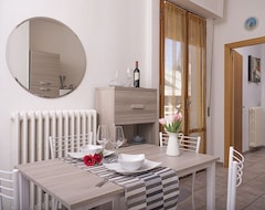Koko talo/asunto Three-Room Apartment With Sea View With Large Terrace In Numana, Services And Maximum Comfort 200 From The Sea (Numana, Italia)