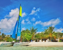 Khách sạn Crown Beach  Maldives (Dhiffushi, Maldives)