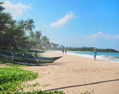 Raja Beach Hotel (Balapitiya, Sri Lanka)