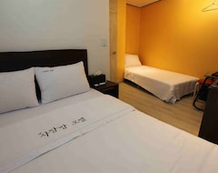 Hotel Sarangbang Motel Yongsan (Seoul, South Korea)