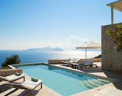 Hotel Urania Luxury Villas (Vasiliki, Greece)