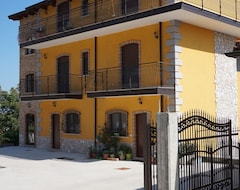 Huoneistohotelli A Casa di Laura B & B Apartments (Calabritto, Italia)