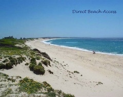 Koko talo/asunto Family Villa @ Magenta Shores Resort - close to beach and pools yet so private! (Norah Head, Australia)