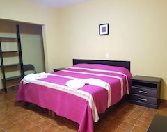 Hotel Nuevo Cupatitzio (Uruapan, Mexico)