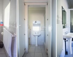 Hotel Sandyshores (Cape Town, South Africa)