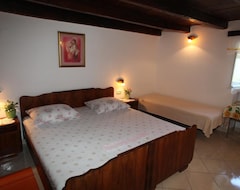 Hotelli Accommodation Lily (Cres, Kroatia)