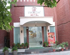 Little Chef Hotel (Kanpur, India)