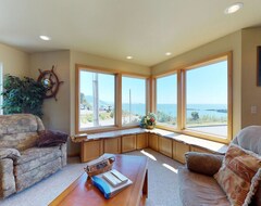 Entire House / Apartment New Listing! Ocean-view Home W/unbeatable Location, Near Port & Beach Access (Port Orford, USA)