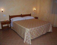 Otel Holiday (Magliano de' Marsi, İtalya)
