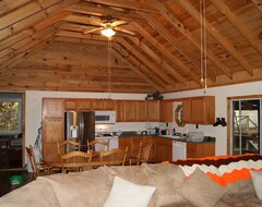 Toàn bộ căn nhà/căn hộ Peaceful Cabin Nestled On A Ridge In The Blue Ridge Mountains At Cattail Creek (Burnsville, Hoa Kỳ)