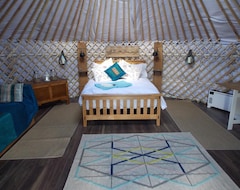 Hotel Glamping On The Hill (Radstock, United Kingdom)
