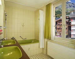 Hotelli Thermalhotels & Walliser Alpentherme Leukerbad (Leukerbad, Sveitsi)