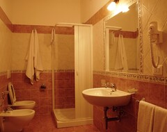 Hotel Vesus (Corbara, Italia)