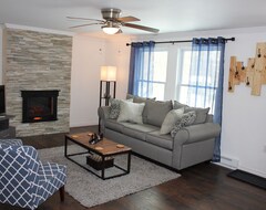 Cijela kuća/apartman 1 Acre Pocono Retreat - Renovated - Ski/stay/play Poconos (Tannersville, Sjedinjene Američke Države)