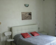 Serviced apartment Direttamente al lago (Marone, Italy)
