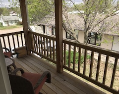 Entire House / Apartment Quaint Upstairs Apartment With Peaceful Treetop Deck, Close To Downtown. (Superior, USA)