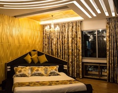 Khách sạn New W Hotel (Tirana, Albania)