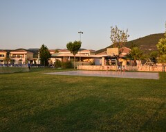 Khách sạn Perdika Resort (Karavostasi, Hy Lạp)